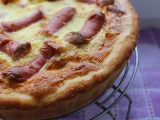 Пирог с кислой капустой и сосисками