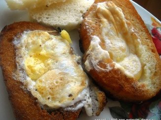 Горячие бутерброды  (яичница в хлебе)
