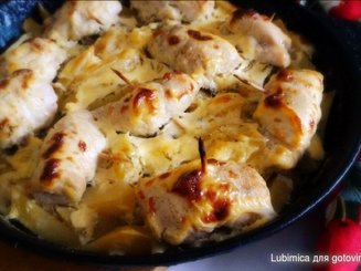 Запеканка из картофеля с куриными рулетиками