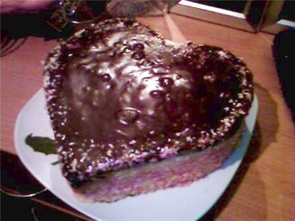 Торт с персиками, миндалем и шоколадом