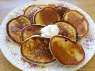 Оладушки творожные с изюмом