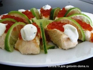 Пена из копченого лосося с соусом из лайма