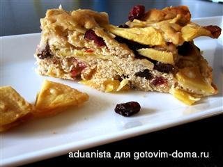 Яблочный пирог с миндалем и изюмом