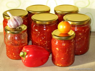 Томатный соус с перцем и чесноком (вариант лечо)
