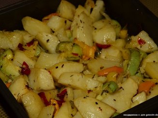 Картофель маринованный и запеченный в духовке с овощами