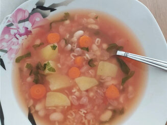 Овощной суп с чесноком и базиликом