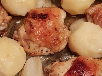 Курица запеченная с овощами