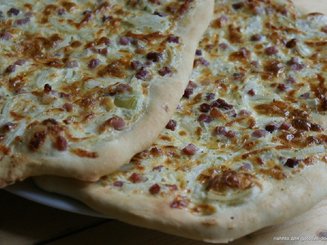 Фламмкухен из Эльзасса - пирог с луком, беконом и сыром