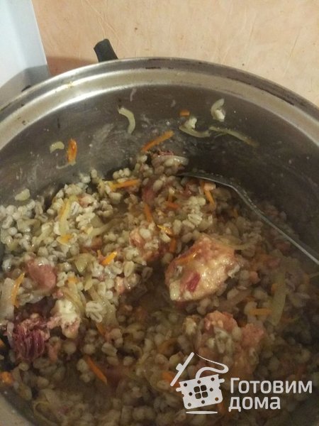 Перловая каша с тушеной говядиной и конкассе из томатов фото к рецепту 4