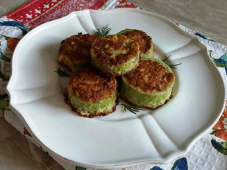 Кольца кабачков, фаршированные куриным фаршем