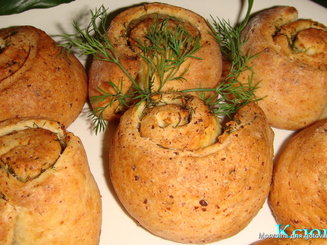Творожные булочки с укропом и чесноком