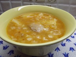 Густой суп из перловой крупы и квашеной капусты
