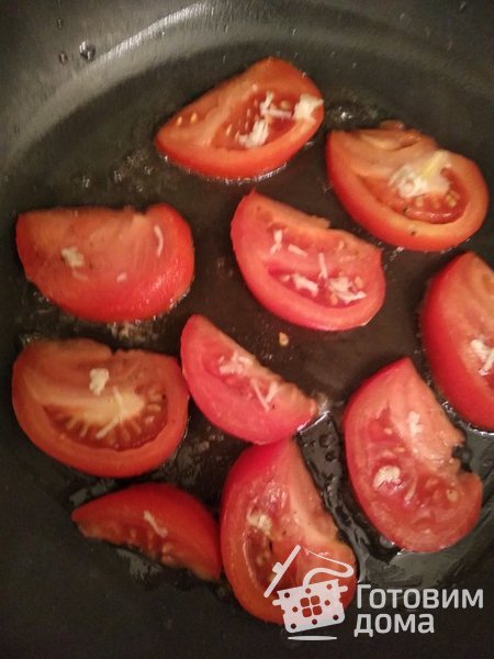 Вкусная глазунья с помидорами,чесноком и сыром фото к рецепту 1