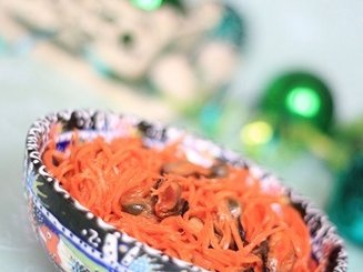 Морковь по-корейски с мидиями