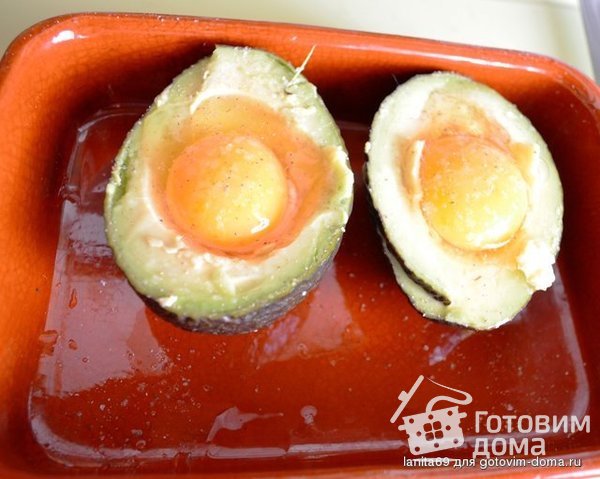 &quot;Замечательные&quot; запечённые яйца в авокадо фото к рецепту 2