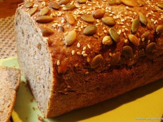 Хлеб с творогом и тыквенными семечками на ржаной закваске
