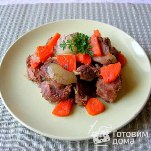 Мясо, тушеное в собственном соку с овощами
