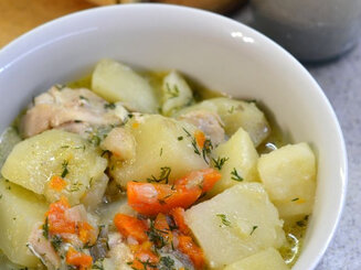 Картошка, тушенная с курицей