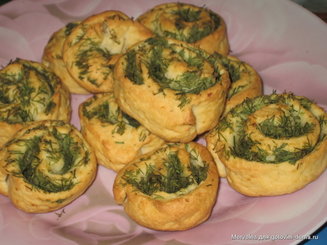 Творожные булочки с укропом и чесноком