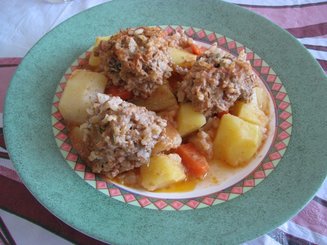 Юварлакя коккинисто (тефтели в соусе)