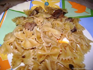 Фарфалле с шампиньонами