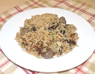 Aash-e Aaloo - Мясные шарики с рисом, черносливом и пряными травами