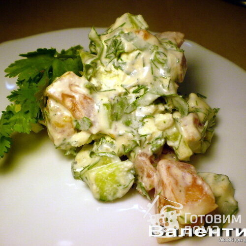 Салат с творогом, помидорами и огурцами