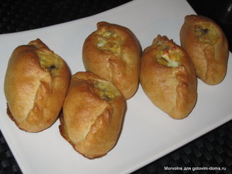 Открытые пирожки с сыром и зеленью