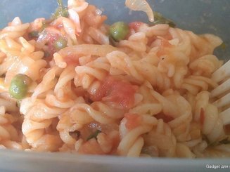 Орзо с креветками и зеленым горошком