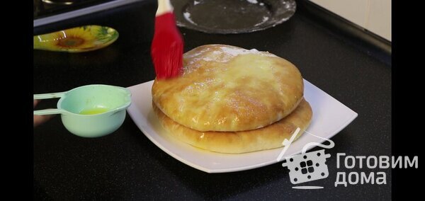 Пироги с сыром на сковороде/универсальное дрожжевое тесто фото к рецепту 10