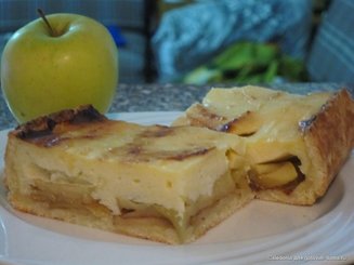 Яблочный пирог с творожной заливкой