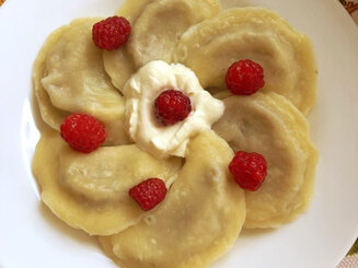 Вареники с черносливом и творогом