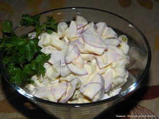 Салат из редиса с сыром и яйцами