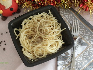 Spaghetti cacio e pepe - Спагетти с сыром и чёрным перцем