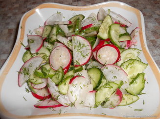 Салат из редиса с огурцами