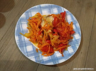 Зубатка, запеченная с овощами