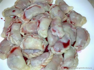 Вареники с вишней и вишневым соусом