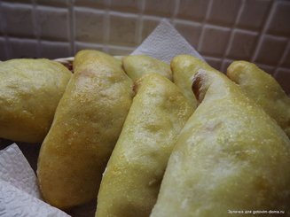 Мини-пирожки с ягодами "на скорую руку"