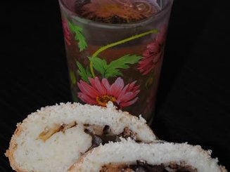 Творожный рулет с яблоками и шоколадом