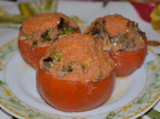 Помидоры, фаршированные мясом и баклажанами
