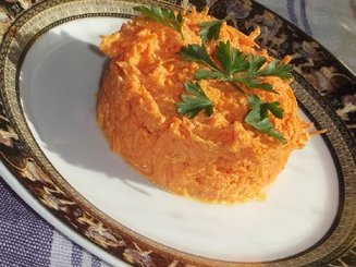Салат из моркови с чесноком