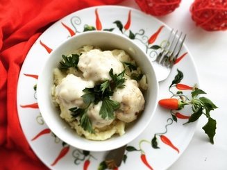 Фрикадельки под молочной шапкой