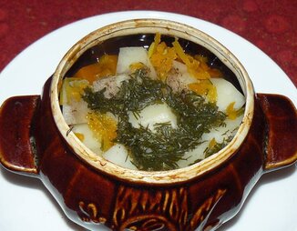 Хек, запеченный в духовке в горшочках