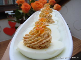 Пена из копченого лосося с соусом из лайма