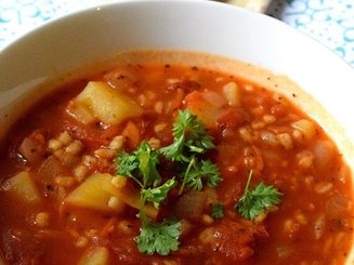 Густой суп "Прованс" с картофелем, перловкой и помидорами