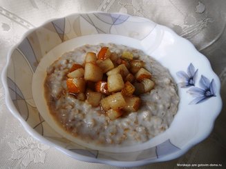 Овсянка с карамелизированной грушей