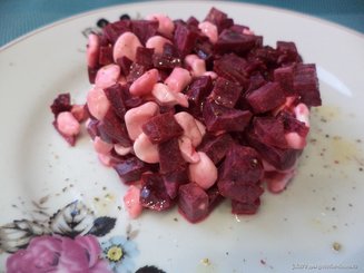 Салат из свеклы и зерненого творога