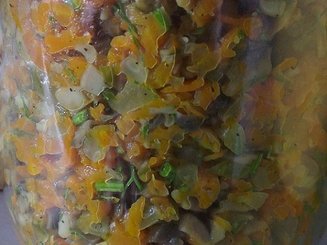 Грибная икра с морковью и солеными огурцами
