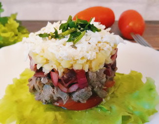 Теплый салат с говядиной