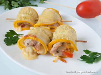 Рулетики из кабачков с курицей